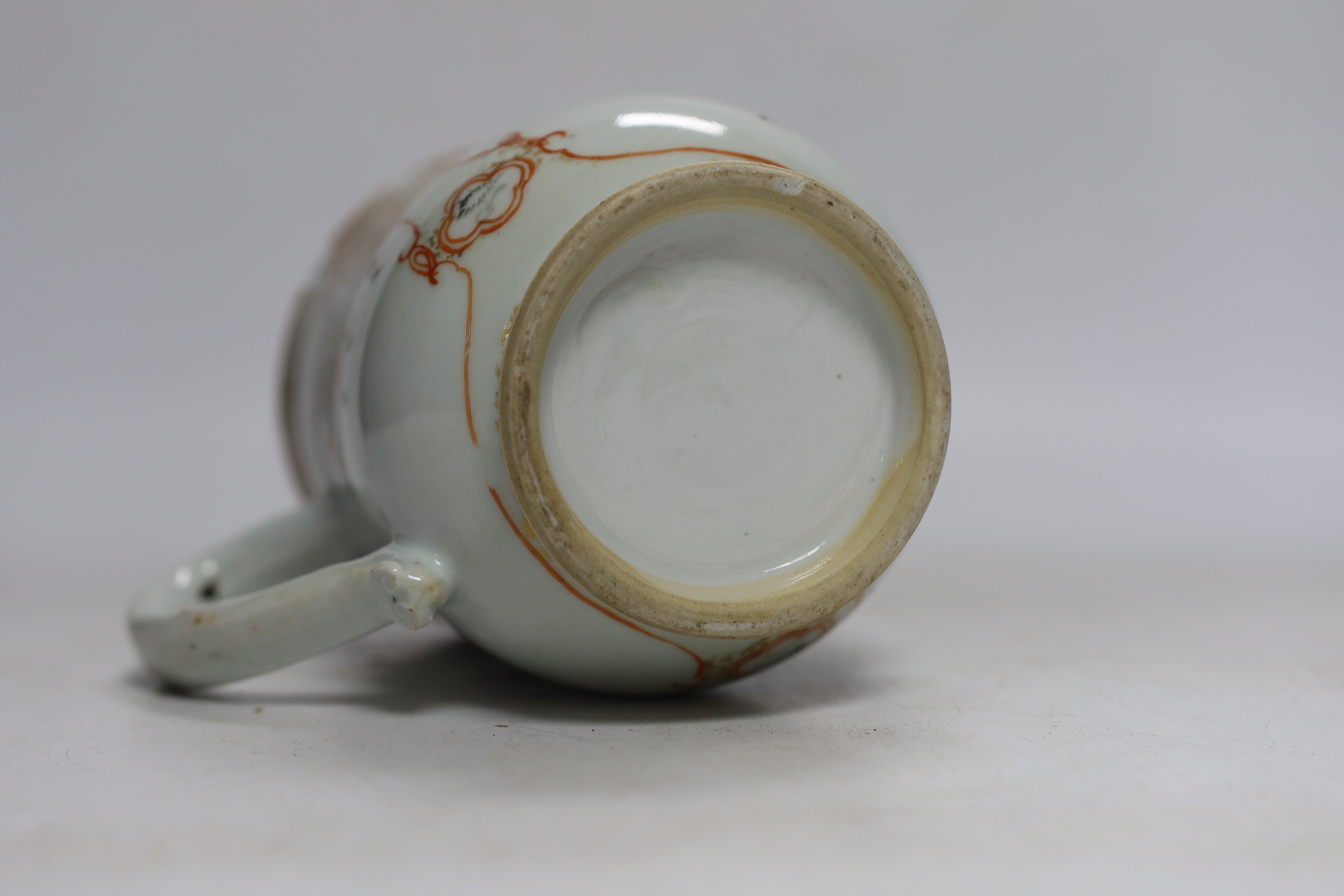 An 18th century Chinese Export famille rose mug, 14cm